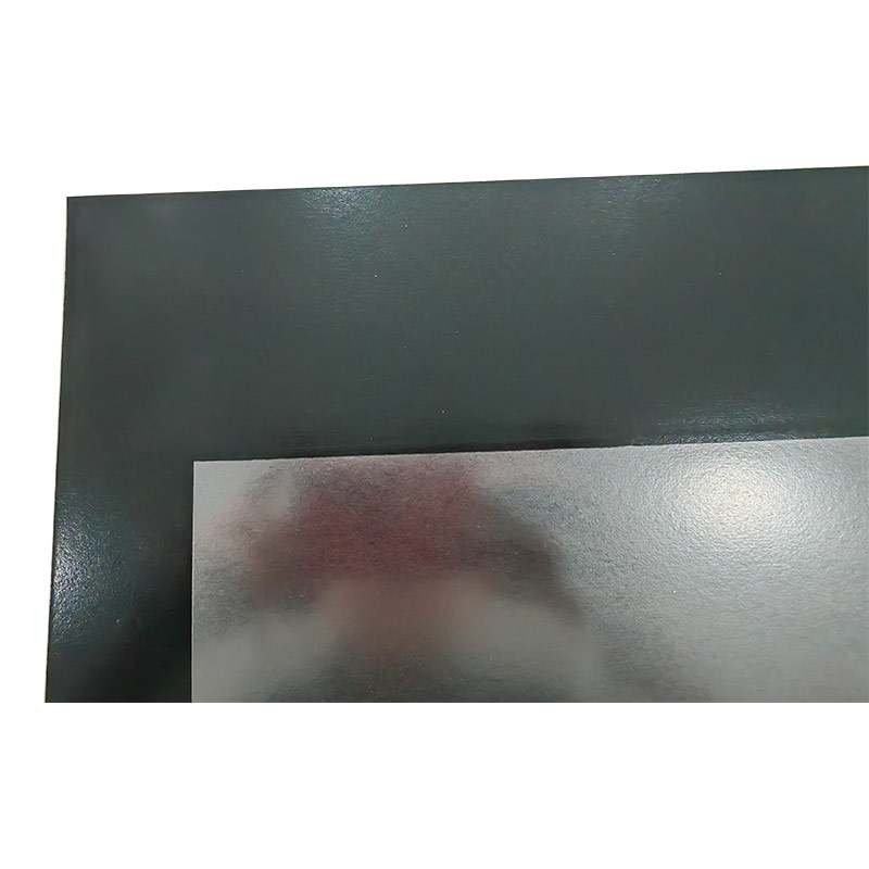 Kompozitná flexibilná grafitová bipolárna doska vystužená uhlíkovými vláknami so zvarenými hranami